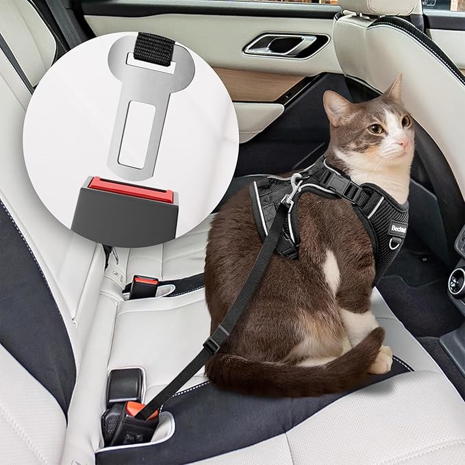 Cat Harness, Cat Harness and Leash for Walking, Adjusted in Four Directions and Breathable Cat Harness for Anti Escape That can be Fitted and Positioned, Reflective Strips Harness, Black, S